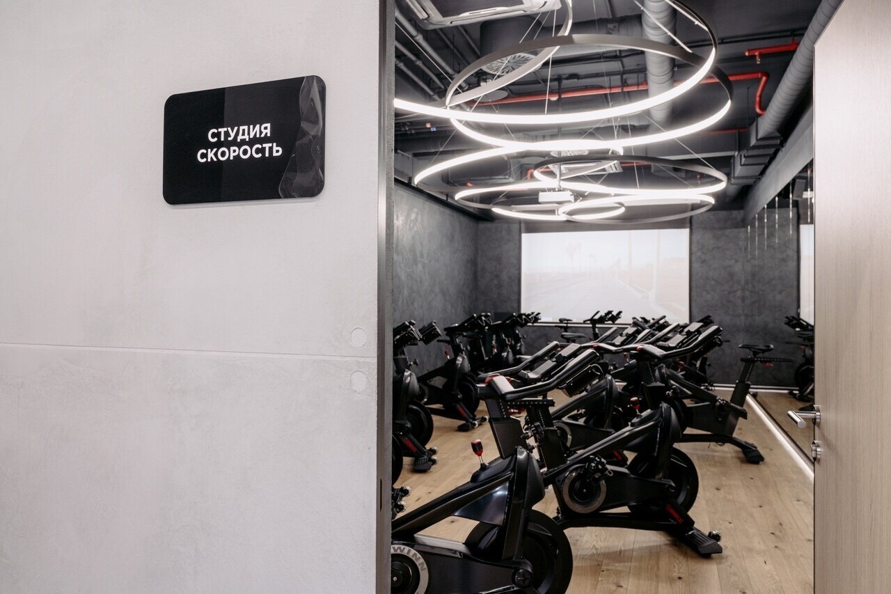 CROCUS FITNESS ИСКРА ПАРК
