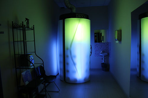 Клуб «Хай Энерджи» оснащен двумя вертикальными турбо-соляриями с лампами разной мощности