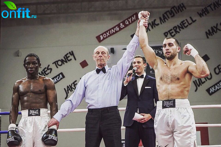 Сеть фитнес-клубов «Зебра» поздравляет персонального тренера по боксу, Капанжи Олега с очередной победой!