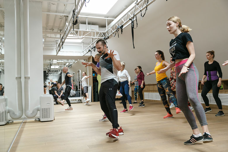 Время танцевать: свобода, музыка и драйв на тренировках Street Jazz в X-Fit