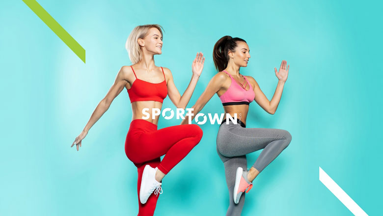 Две спортивные девушки в фитнес-клубе SportTown